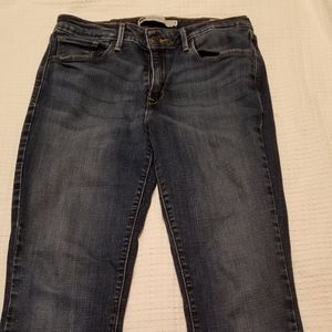 Women's Levi size 8 skinny Jeans